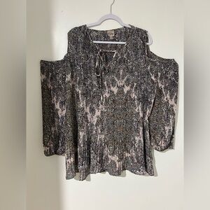 Como Vintage Cold Shoulder Blouse - Black and Pink